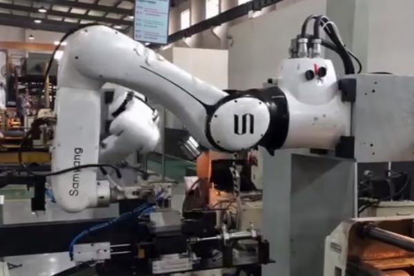 自动焊接机器人多少钱一台?